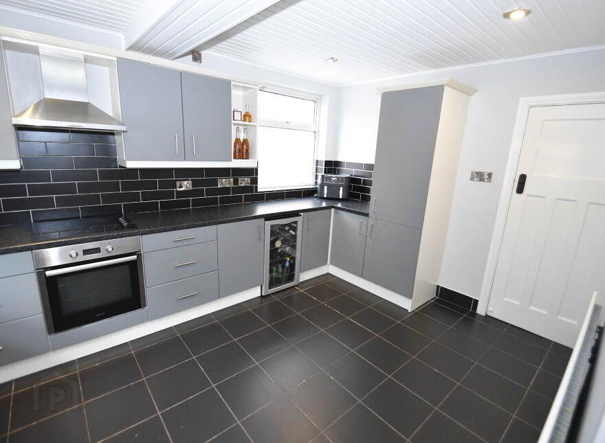 51 Priory Park, Lisburn Road, Belfast, BT10 0AE
