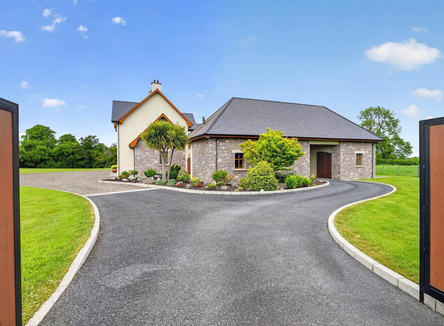 44 Mullaghbrack Road, Hamiltonsbawn, Armagh, BT60 1JT