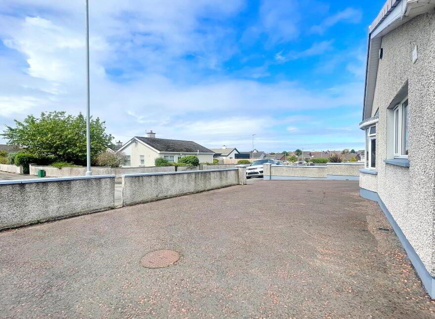5 Ganiamore Avenue, Portrush, BT56 8EZ