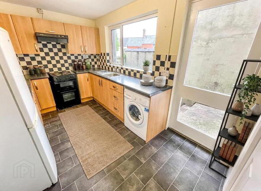 14 Victoria Crescent, Lisburn, BT27 4TF
