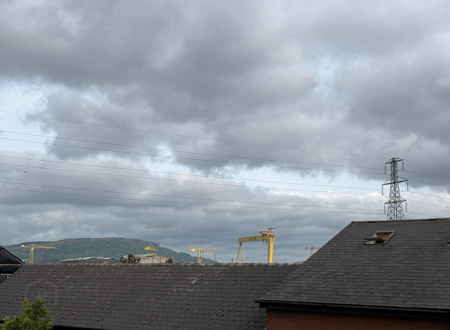 423-425 Newtownards Road, Belfast, BT4 1AT