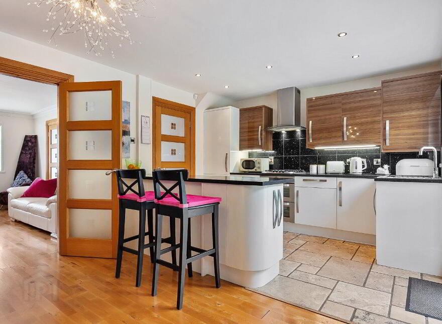 11 Lyndhurst Row, Belfast, BT13 3XX