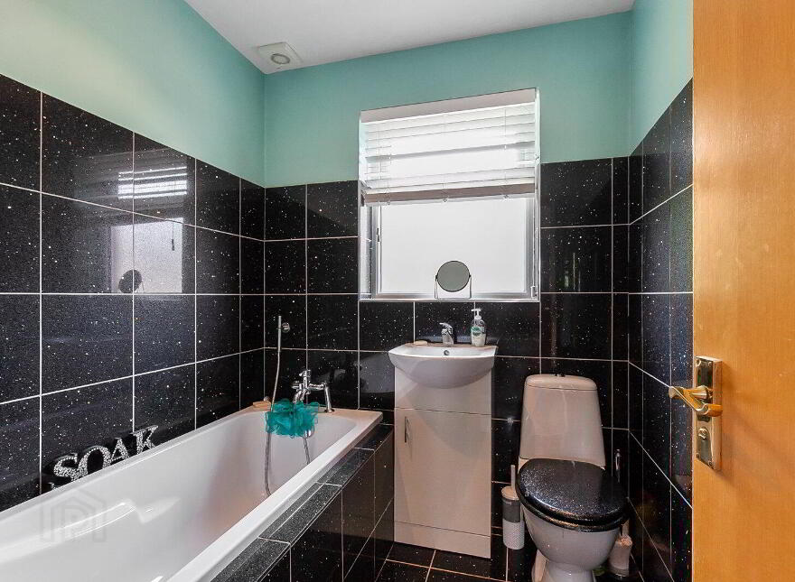 11 Lyndhurst Row, Belfast, BT13 3XX