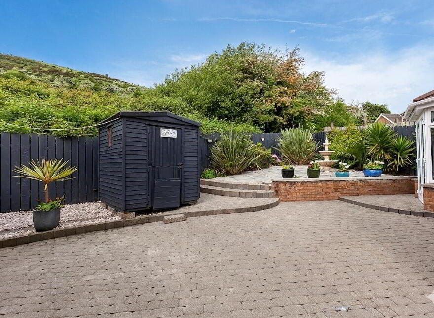 11 Lyndhurst Row, Belfast, BT13 3XX