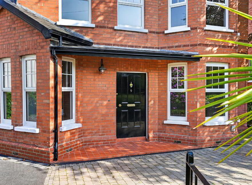 9 Finaghy Park North, Belfast, BT10 0HQ