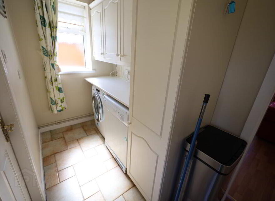 8 Laurelmount Drive, Waterpark, Carrigaline, P43AR24