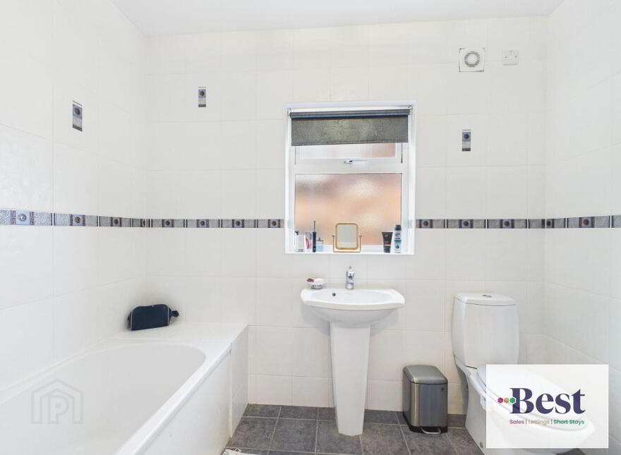 24 Whinfield, Larne, BT40 2LD