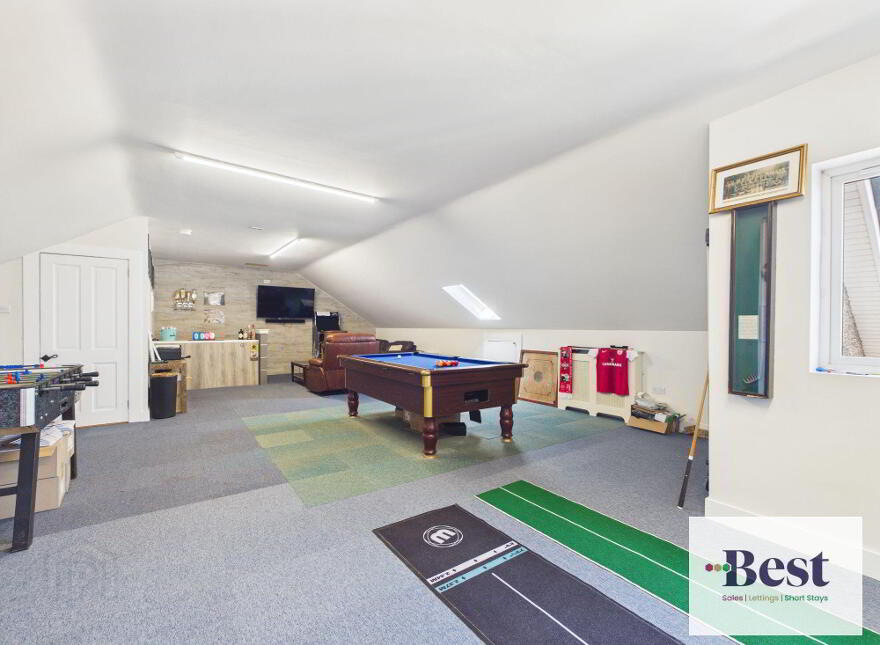24 Whinfield, Larne, BT40 2LD