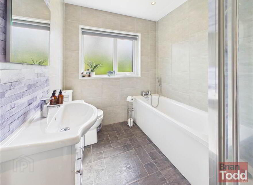 Croft Manor, Ballygally, Larne, BT40 2RU