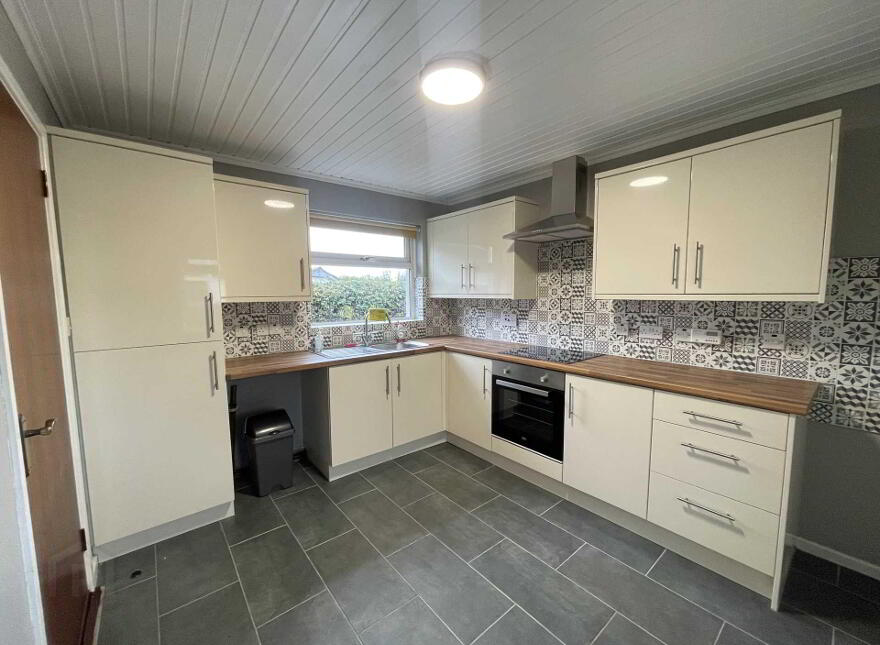 14 Tandragee Road, Markethill, BT60 1TF