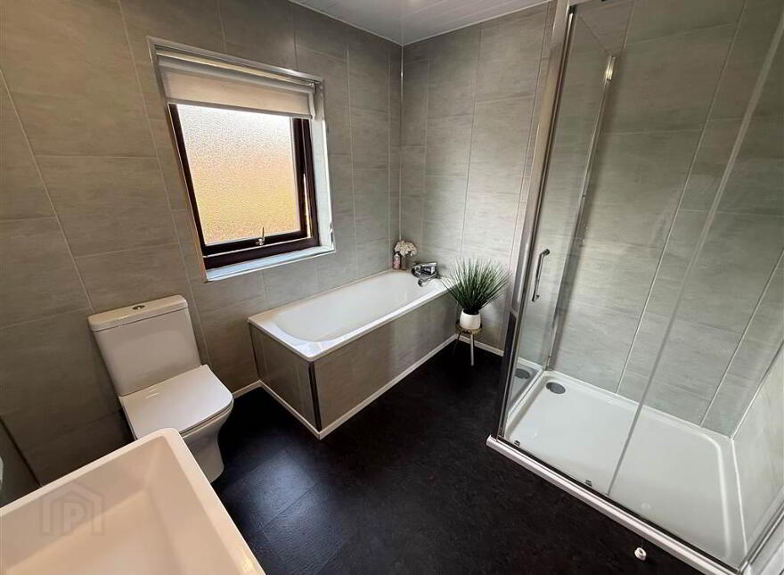3 Rose Park, Lisburn, BT27 4BY