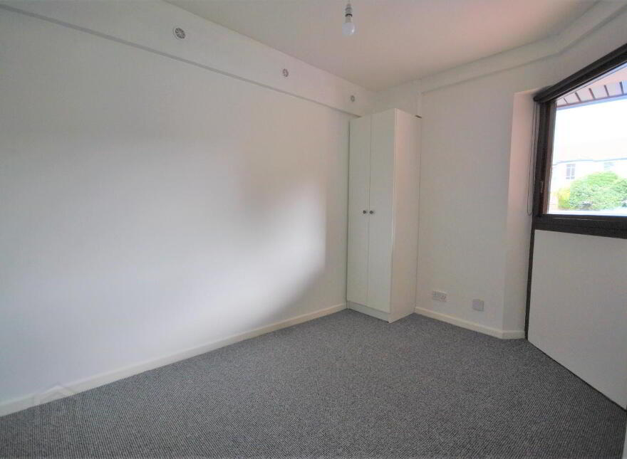 8 The Bay, Seacliff Road, Bangor, North, BT20 5HD