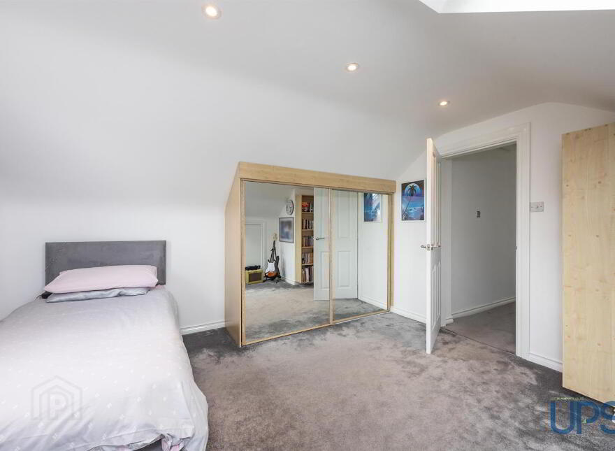 15 Glenoak Grange, Crumlin, BT29 4DU