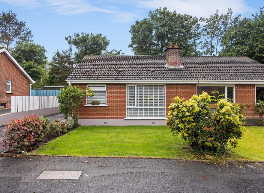 24 Hanwood Avenue, Dundonald, Belfast, BT16 1XN