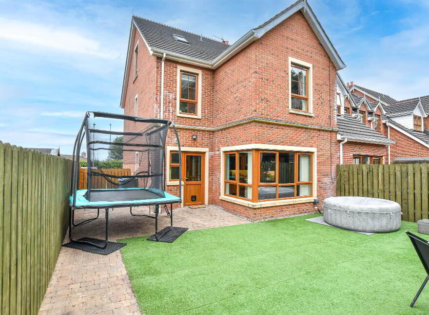 9 Forge Hill Close, Saintfield, BT24 7NJ