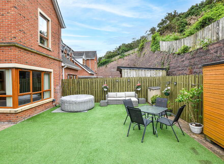 9 Forge Hill Close, Saintfield, BT24 7NJ