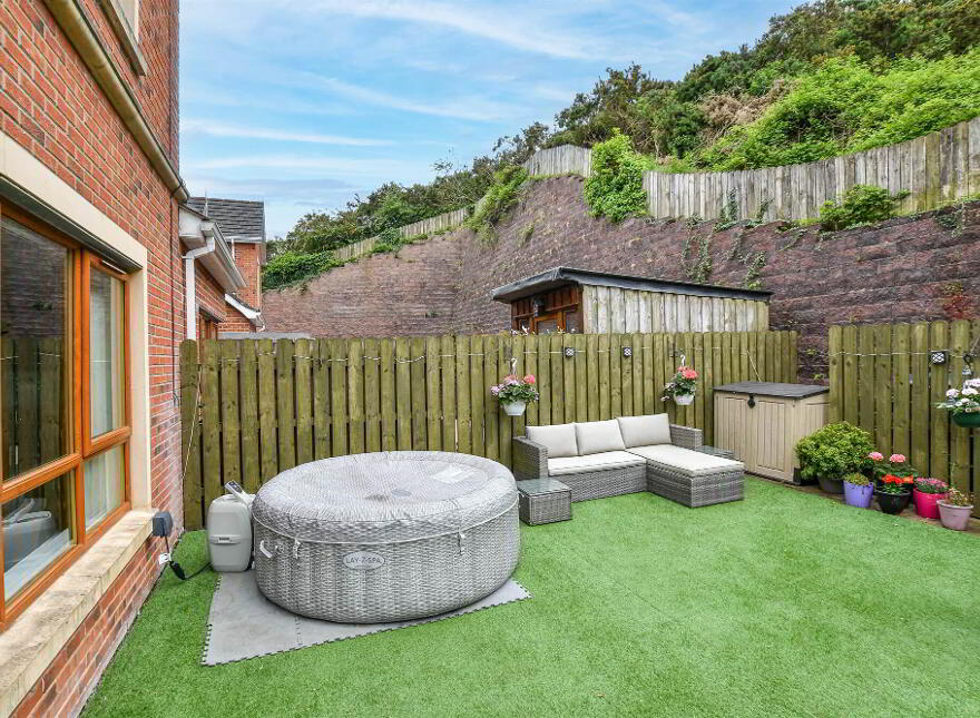 9 Forge Hill Close, Saintfield, BT24 7NJ
