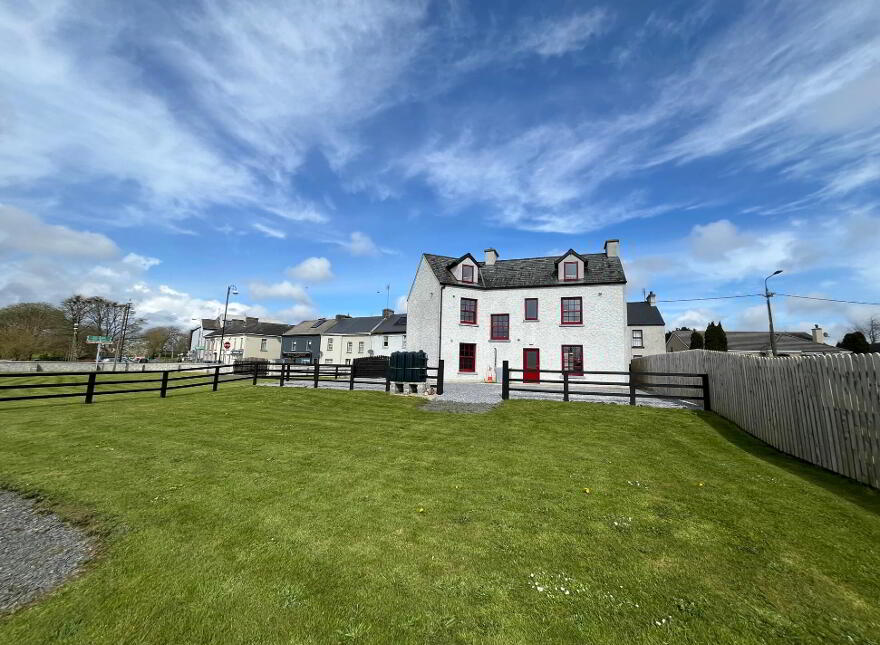 Mill Street, Borrisokane, E45YK64