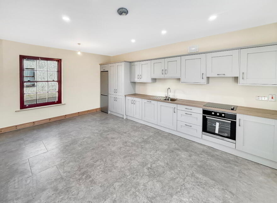 Mill Street, Borrisokane, E45YK64