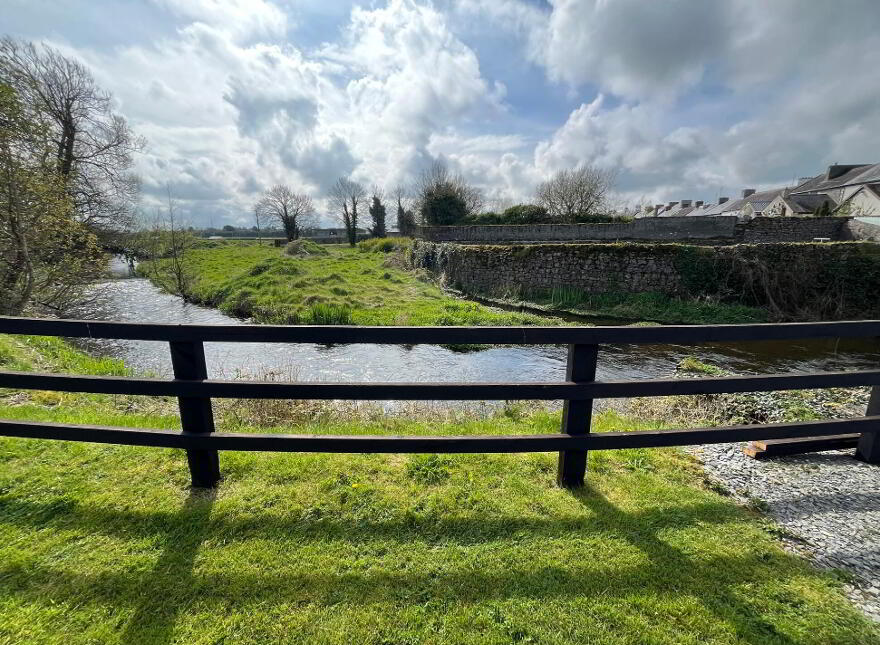 Mill Street, Borrisokane, E45YK64
