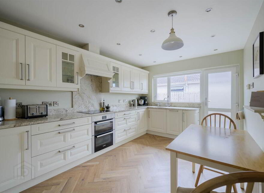 14 Richmond Park, Lisburn, BT28 2DH