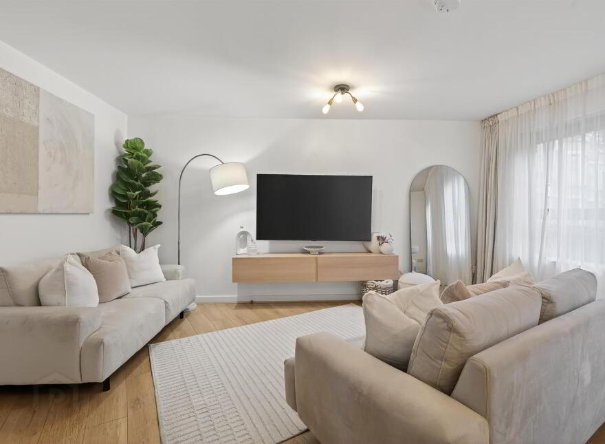 Apt 17 Park Royal, 841a Lisburn Road, Belfast, BT9 7GY