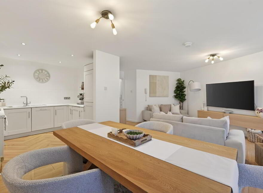 Apt 17 Park Royal, 841a Lisburn Road, Belfast, BT9 7GY