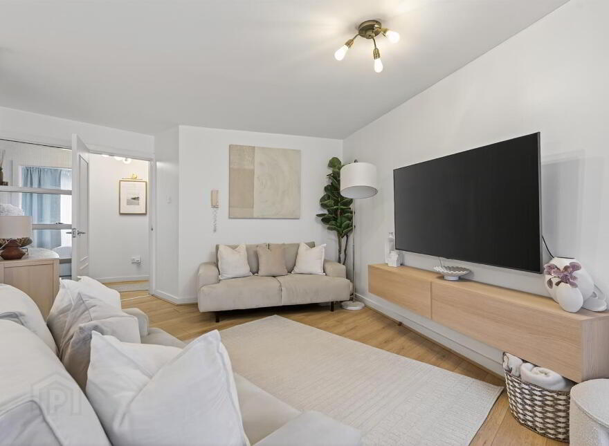 Apt 17 Park Royal, 841a Lisburn Road, Belfast, BT9 7GY
