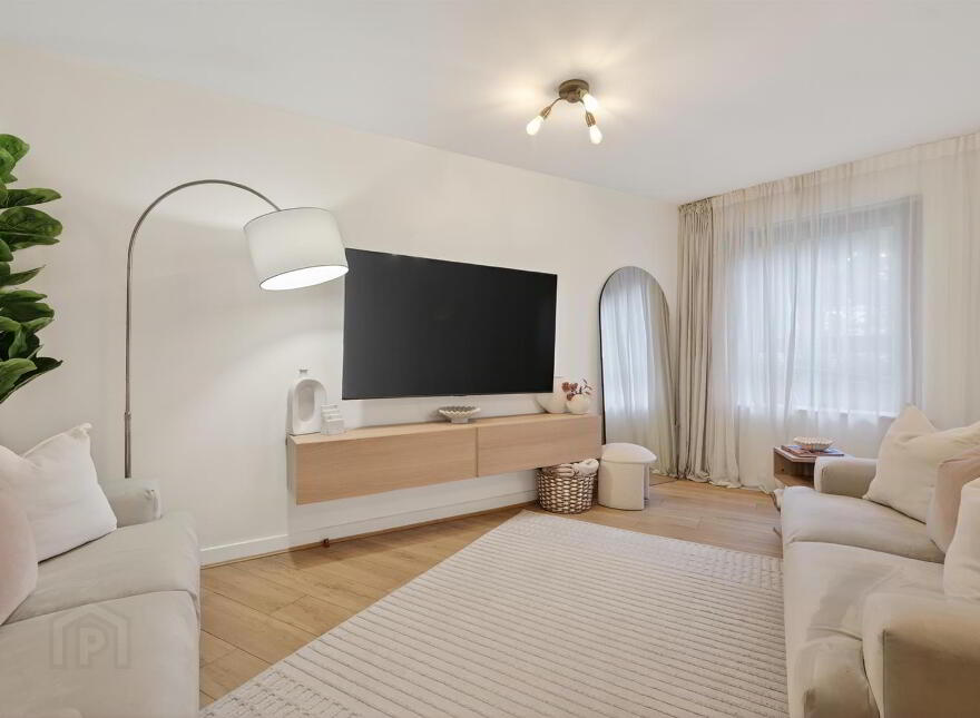 Apt 17 Park Royal, 841a Lisburn Road, Belfast, BT9 7GY