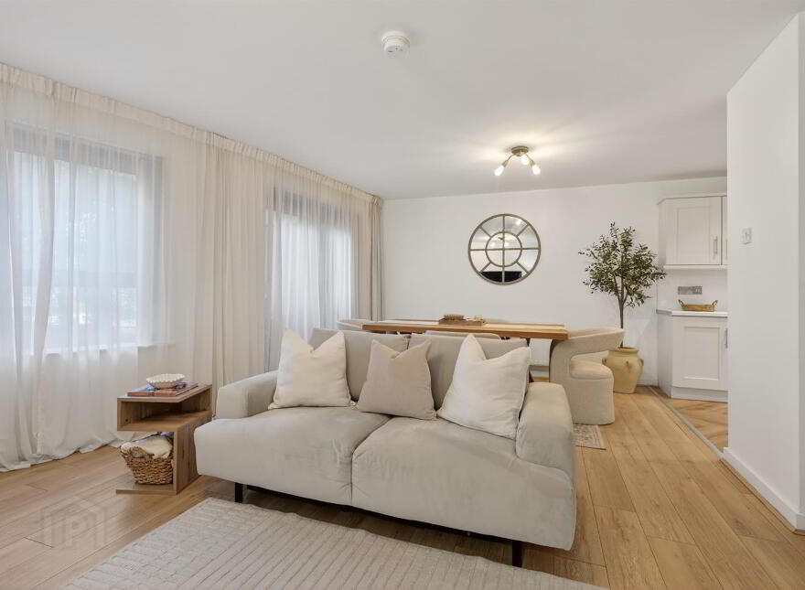 Apt 17 Park Royal, 841a Lisburn Road, Belfast, BT9 7GY