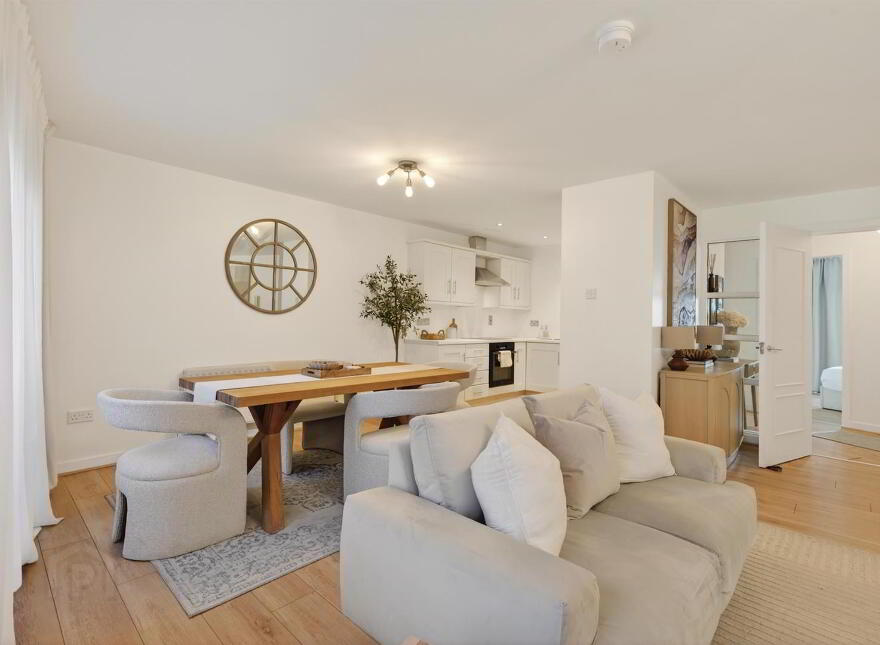 Apt 17 Park Royal, 841a Lisburn Road, Belfast, BT9 7GY