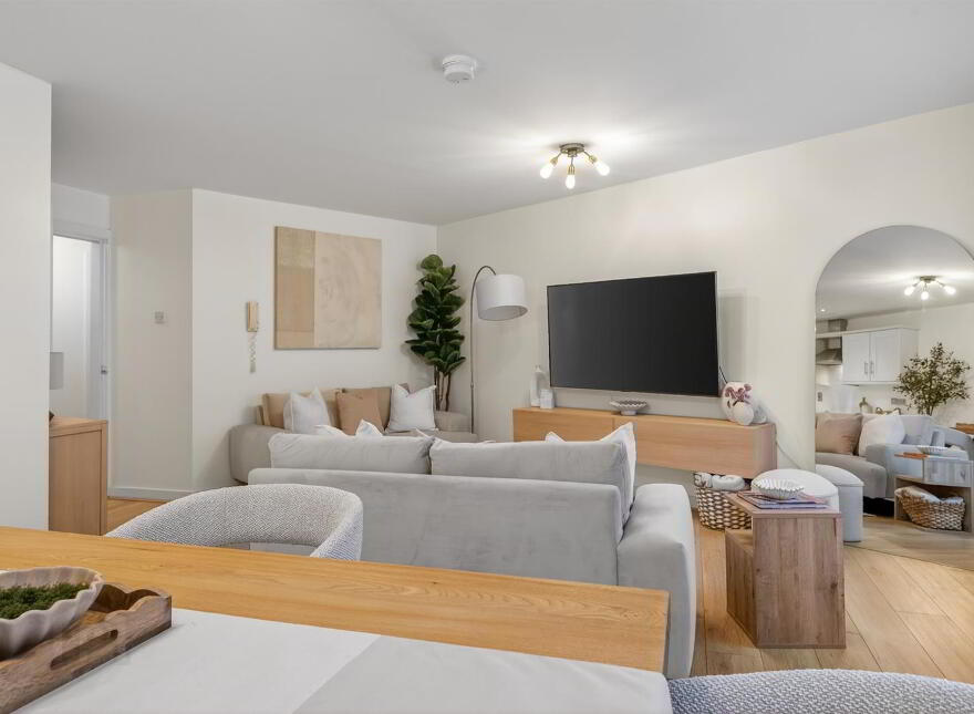 Apt 17 Park Royal, 841a Lisburn Road, Belfast, BT9 7GY