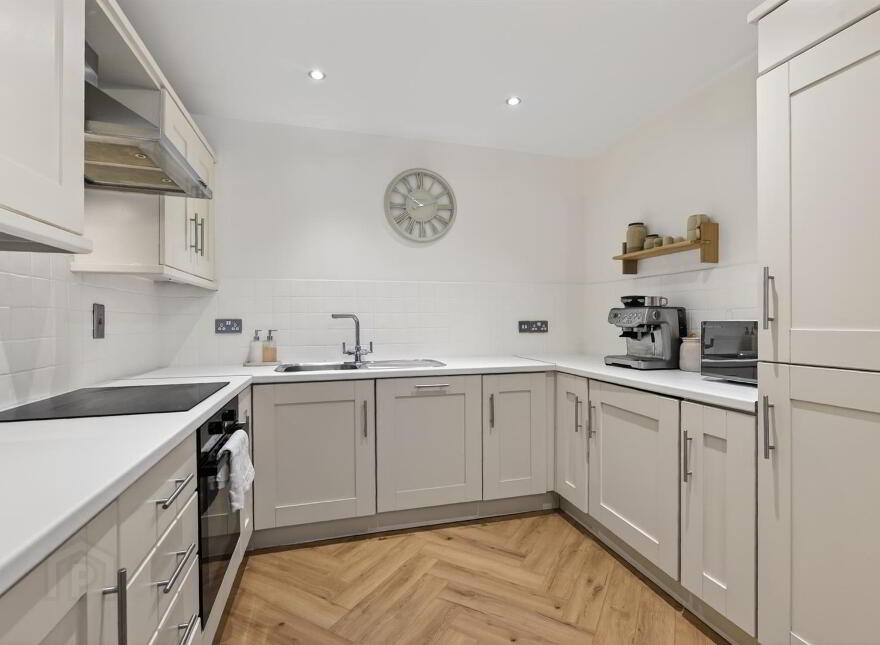 Apt 17 Park Royal, 841a Lisburn Road, Belfast, BT9 7GY