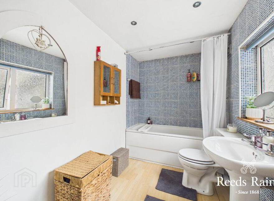 5 Hollycroft Avenue, Belfast, BT5 5JE