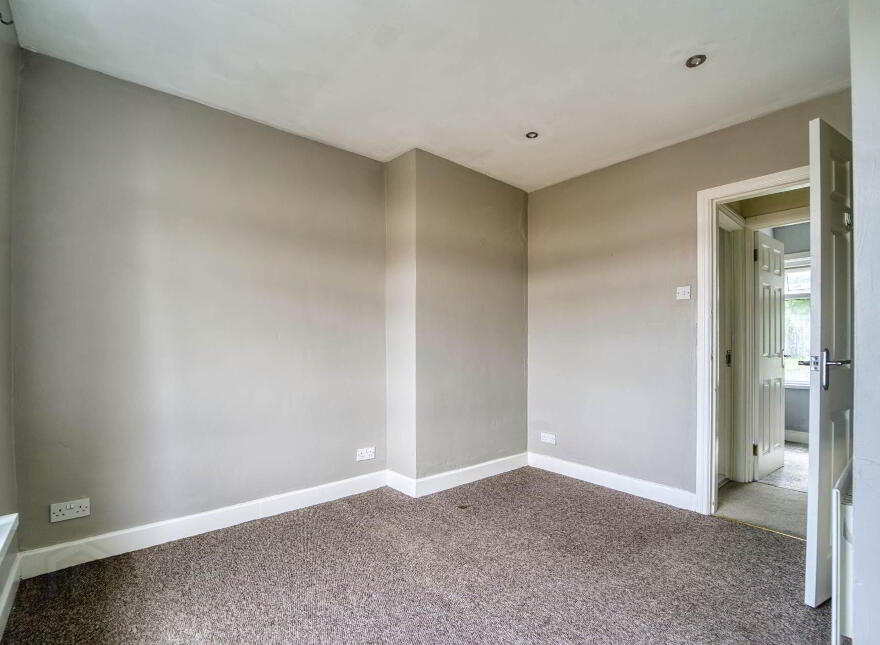 15 Ridgeway Street, Lisburn, BT28 1BY
