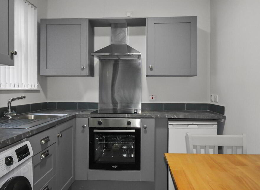 2, 28 Stranmillis Road, Belfast, BT9 5AA