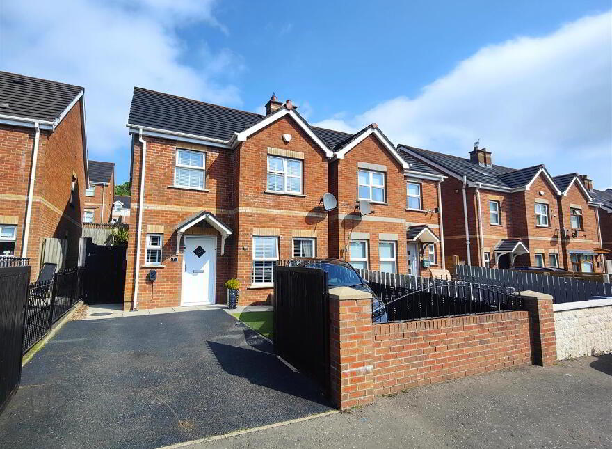 15 Wolfhill Manor, Belfast, BT14 8DE