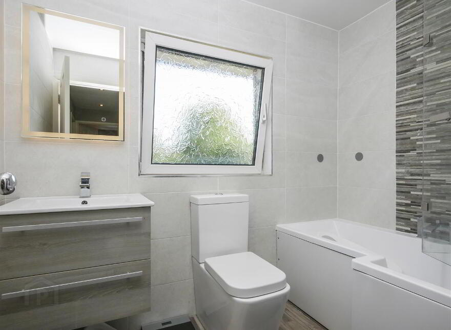 69 Martinville Park, Off Beechill Road, Belfast, BT8 7JH