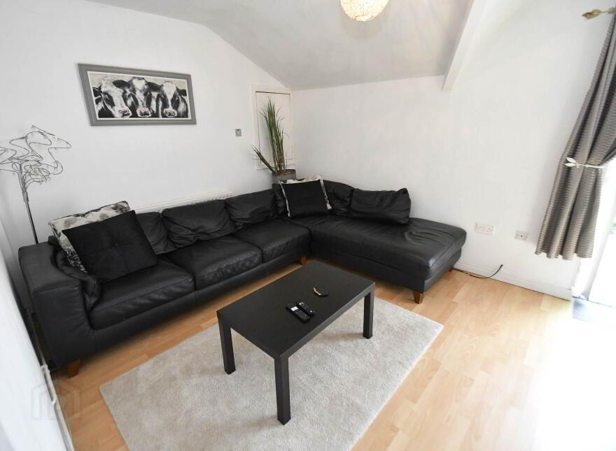 3a Meadowhill View, Glen Road, Belfast, BT11 8EY