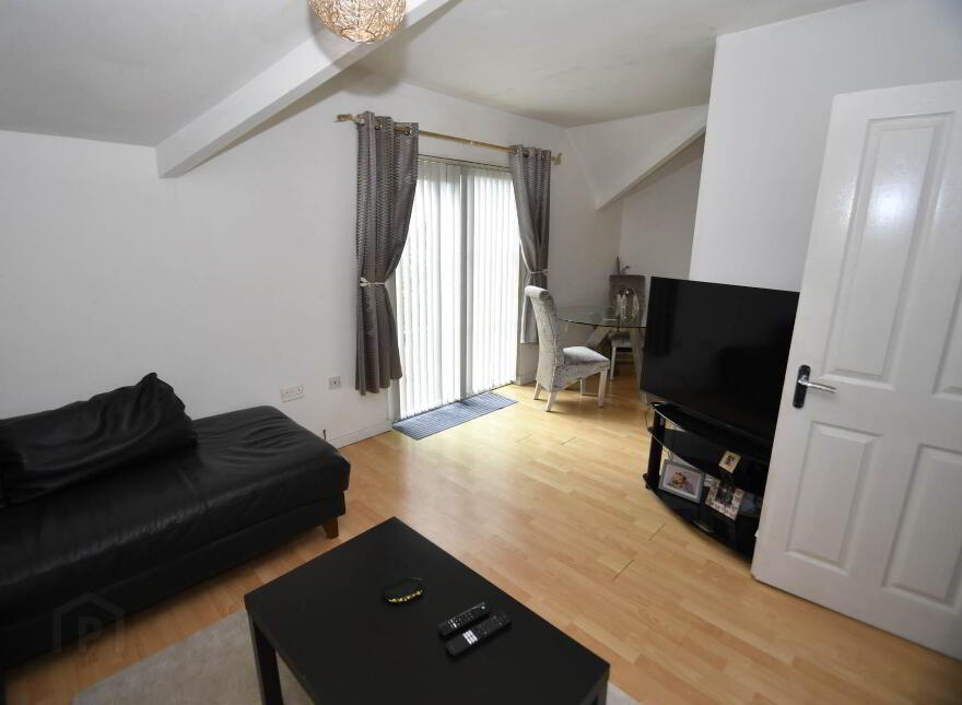3a Meadowhill View, Glen Road, Belfast, BT11 8EY