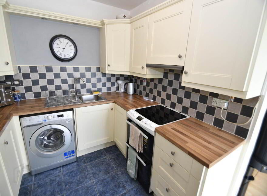 3a Meadowhill View, Glen Road, Belfast, BT11 8EY