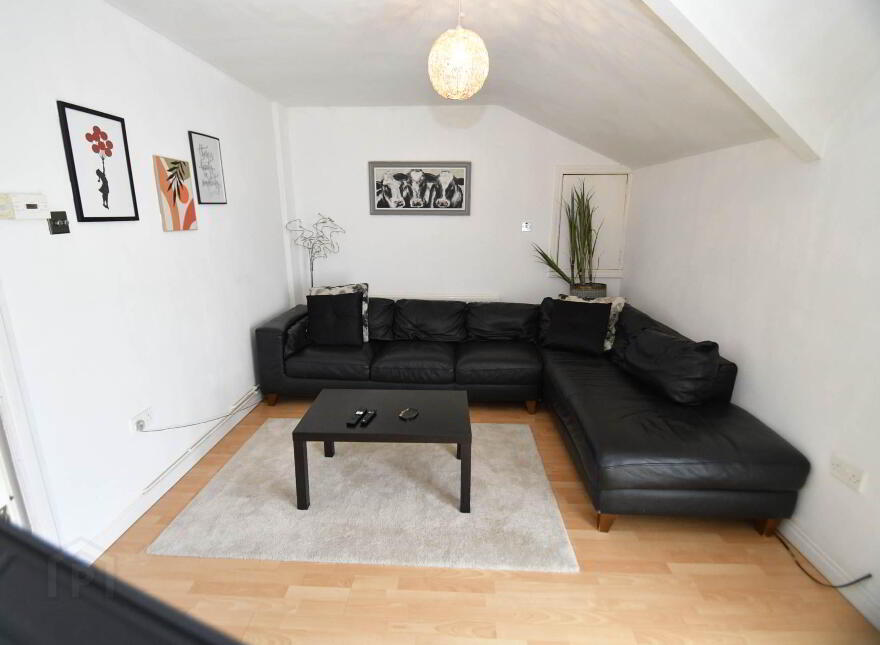 3a Meadowhill View, Glen Road, Belfast, BT11 8EY