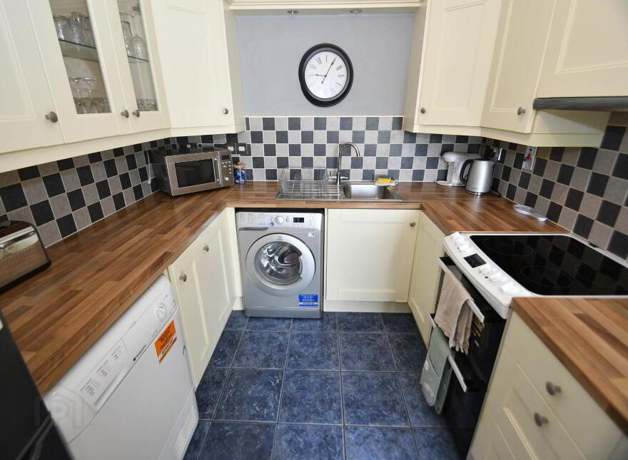 3a Meadowhill View, Glen Road, Belfast, BT11 8EY