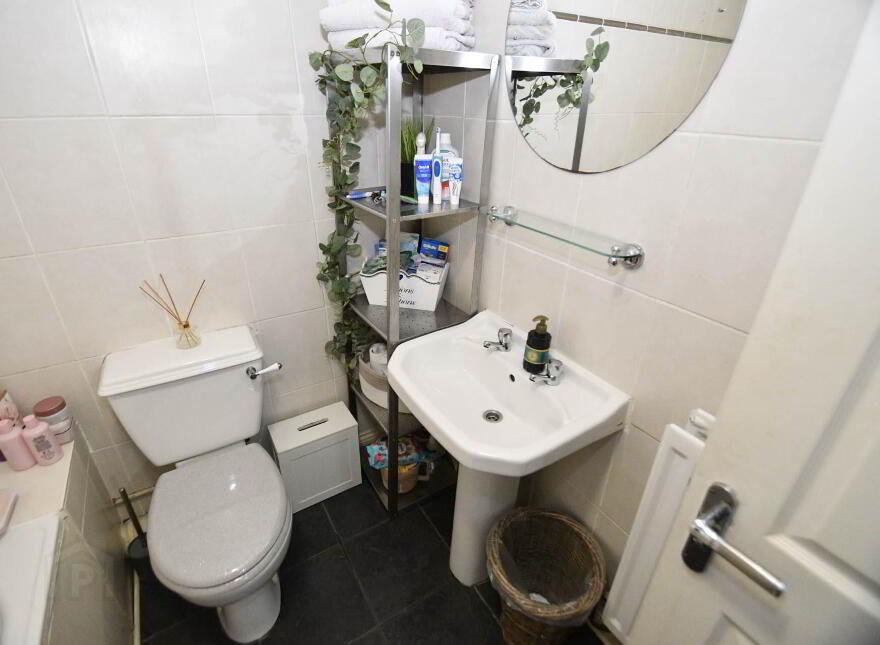 3a Meadowhill View, Glen Road, Belfast, BT11 8EY