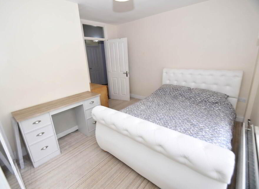 3a Meadowhill View, Glen Road, Belfast, BT11 8EY
