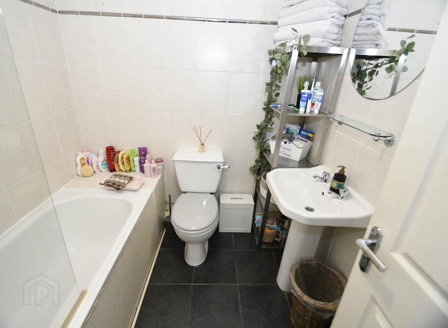 3a Meadowhill View, Glen Road, Belfast, BT11 8EY