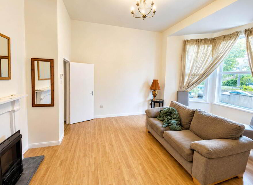 Apt 3 49, Knock Road, Belfast, BT5 6LA