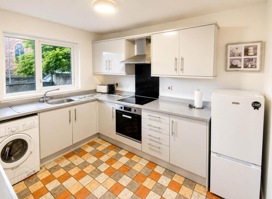Apt 3 49, Knock Road, Belfast, BT5 6LA