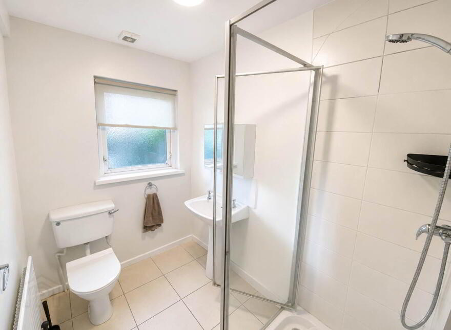 Apt 3 49, Knock Road, Belfast, BT5 6LA
