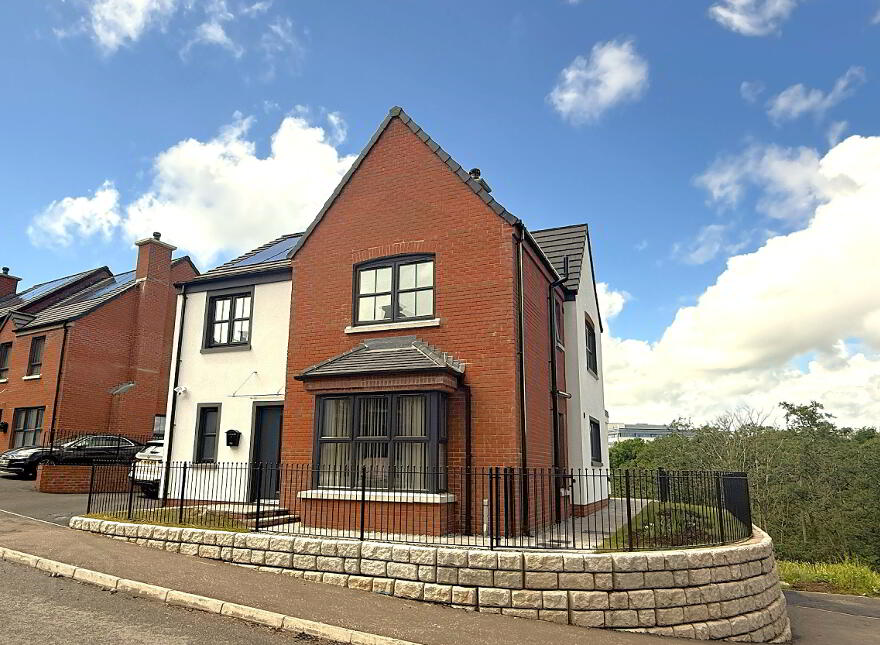 28 Edgehill Park, Lisburn, BT27 5QF